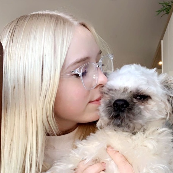 Meet your Posher, Hannah - Picture 1 of 1